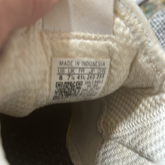 Used white and grey adidas - Picture 6 of 7